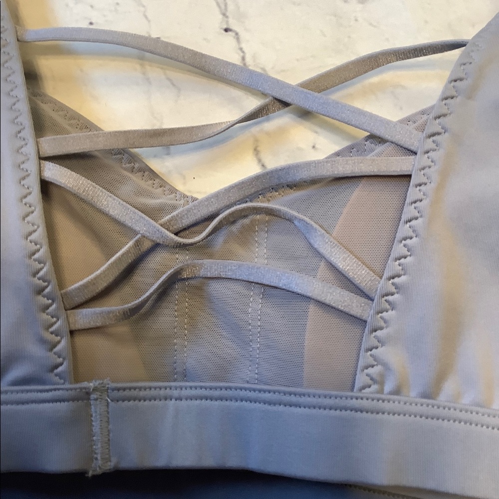 Victoria secret sport bra medium gray wireless pull on moisture wicking - Picture 2 of 8